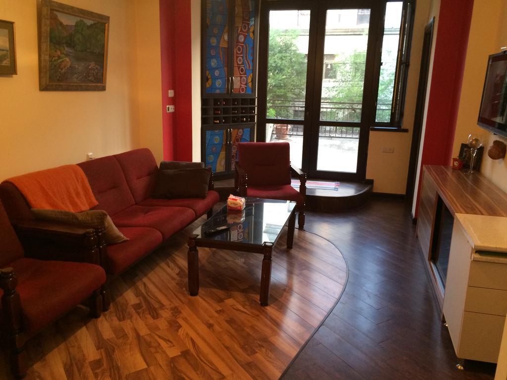 Yerevan Center Apartment 5A ภายนอก รูปภาพ