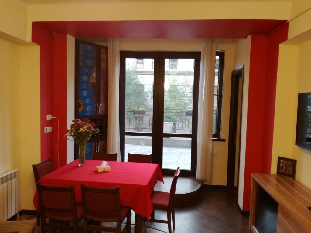 Yerevan Center Apartment 5A ภายนอก รูปภาพ